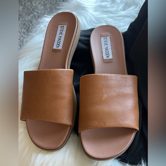 Steve Madden Shoes - Steve Madden Karolyn Slide, Cognac leather slide, size 6